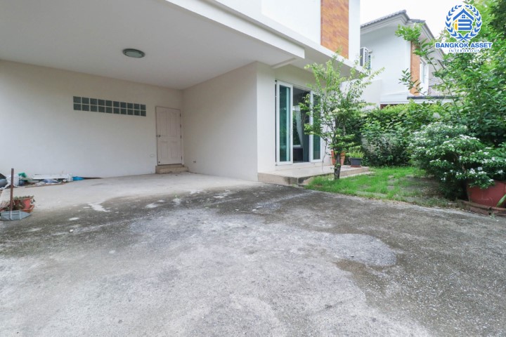 บ้านเดี่ยวมือสองย่านปทุมธานี ม.กฤษณา ติวานนท์-แจ้งวัฒนะ เนื้อที่กว้างขวางมากถึง 55 ตร.ว. ฟังก์ชัน 3 ห้องนอน 3 ห้องน้ำ 2 ที่จอดรถ บ้านสภาพสวย พร้อมอยู่ ทำเลดี เชื่อมสู่ใจกลางเมืองได้อย่างสะดวกสบาย ใกล้ทางด่วน "บางปะอิน-ปากเกร็ด"